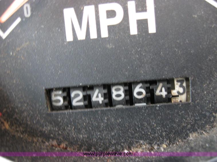 image for item 5052 1997 International Series 9300 semi truck