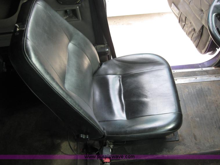 image for item 5052 1997 International Series 9300 semi truck