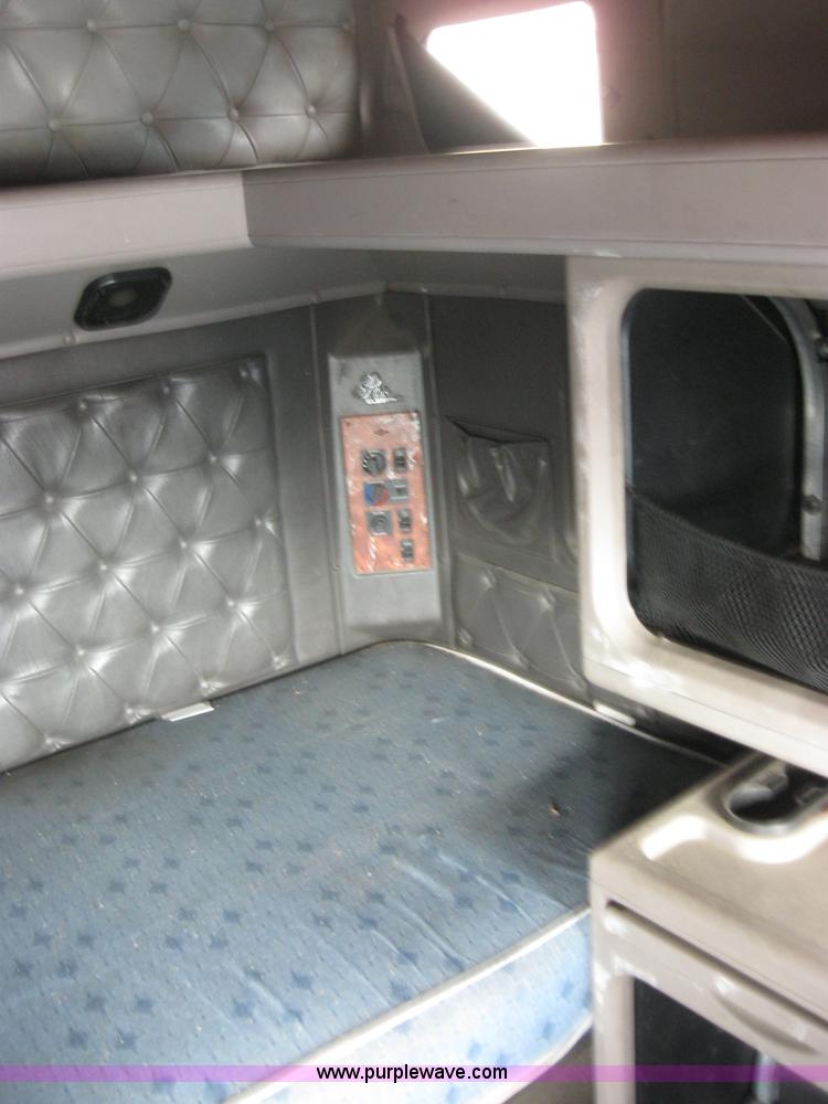 image for item 5052 1997 International Series 9300 semi truck