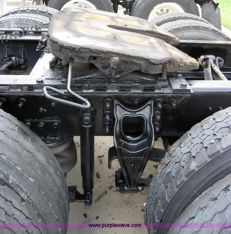 image for item 5052 1997 International Series 9300 semi truck