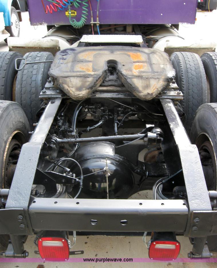 image for item 5052 1997 International Series 9300 semi truck