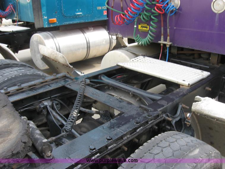 image for item 5052 1997 International Series 9300 semi truck