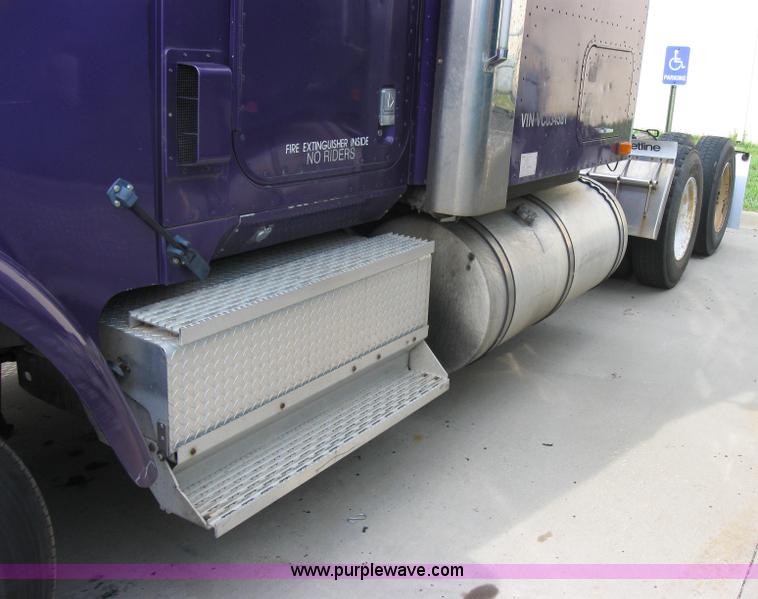 image for item 5052 1997 International Series 9300 semi truck