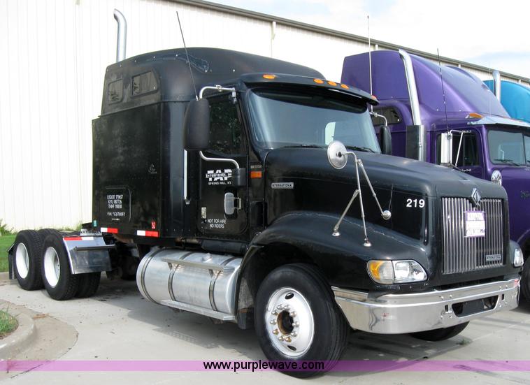 image for item 5053 2000 International 9400i semi truck