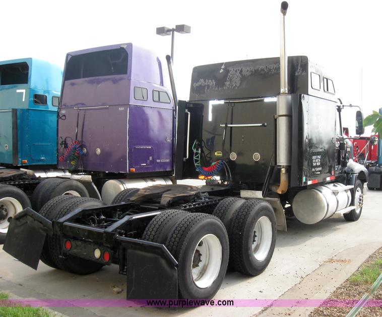 image for item 5053 2000 International 9400i semi truck