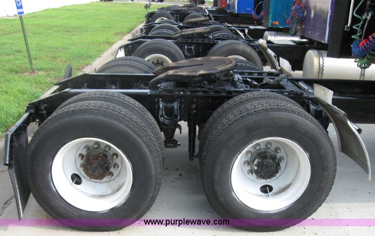 image for item 5053 2000 International 9400i semi truck