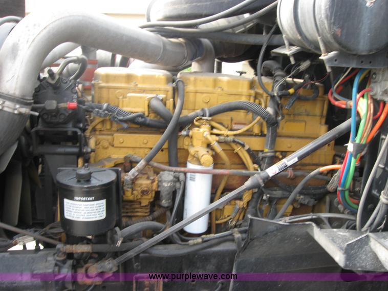 image for item 5053 2000 International 9400i semi truck