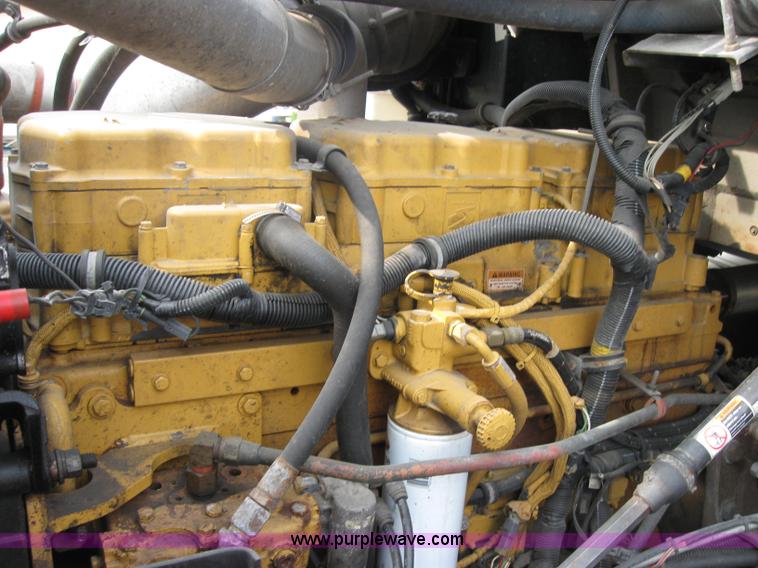 image for item 5053 2000 International 9400i semi truck