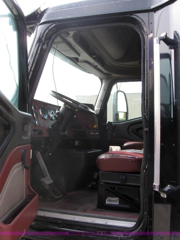 image for item 5053 2000 International 9400i semi truck