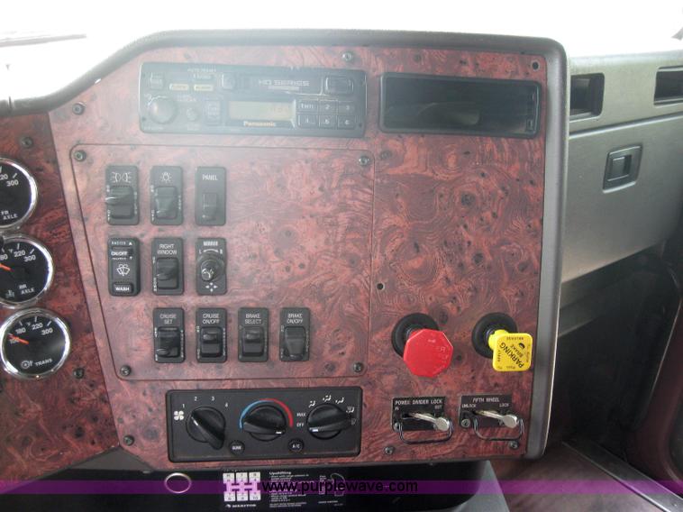 image for item 5053 2000 International 9400i semi truck