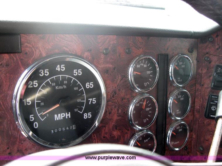 image for item 5053 2000 International 9400i semi truck