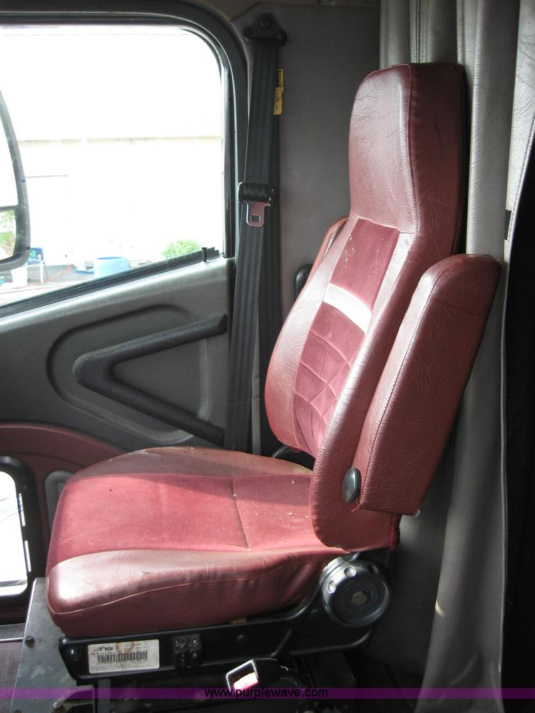 image for item 5053 2000 International 9400i semi truck