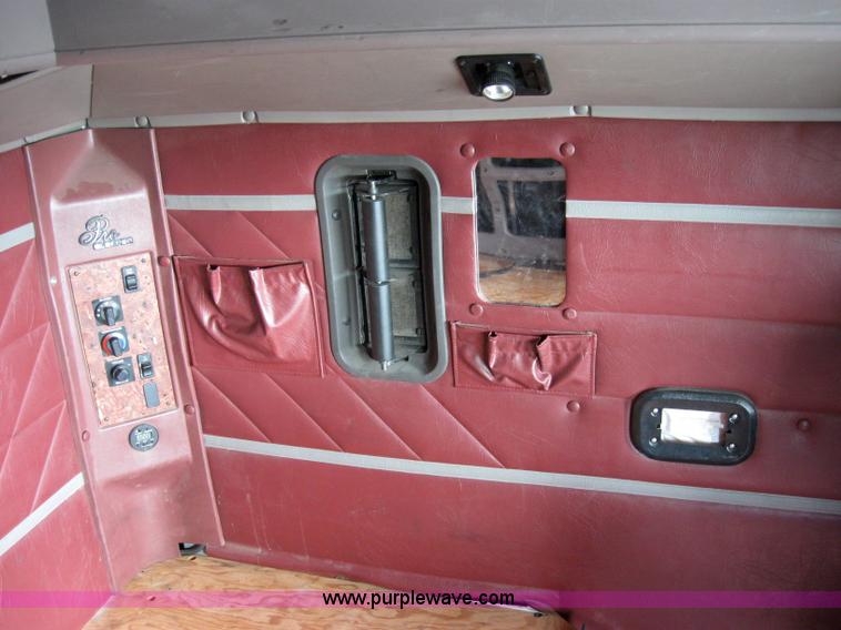 image for item 5053 2000 International 9400i semi truck