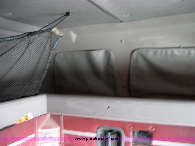 image for item 5053 2000 International 9400i semi truck