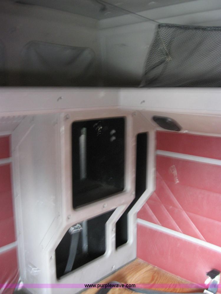 image for item 5053 2000 International 9400i semi truck