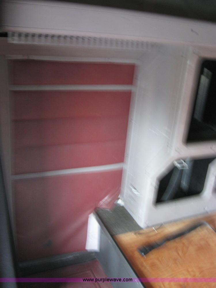 image for item 5053 2000 International 9400i semi truck