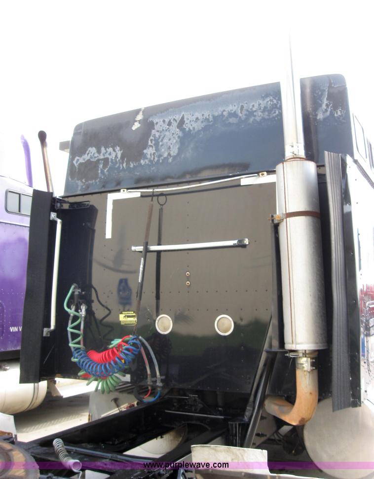 image for item 5053 2000 International 9400i semi truck