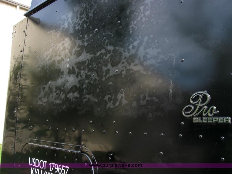 image for item 5053 2000 International 9400i semi truck