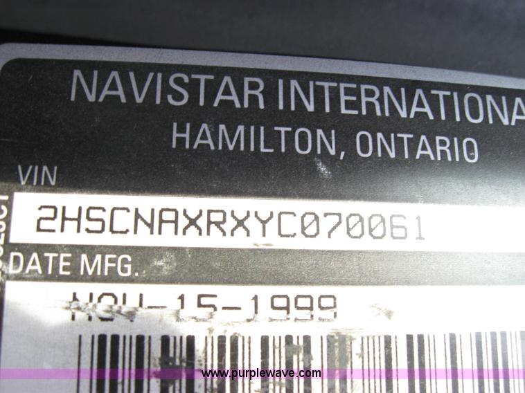 image for item 5053 2000 International 9400i semi truck