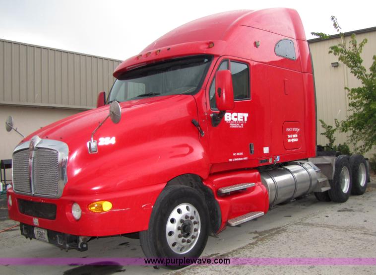 image for item 5054 2004 Kenworth T2000 semi truck