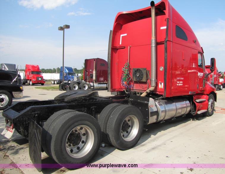 image for item 5054 2004 Kenworth T2000 semi truck