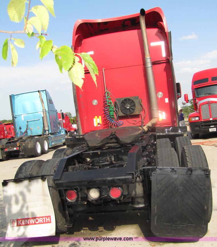 image for item 5054 2004 Kenworth T2000 semi truck