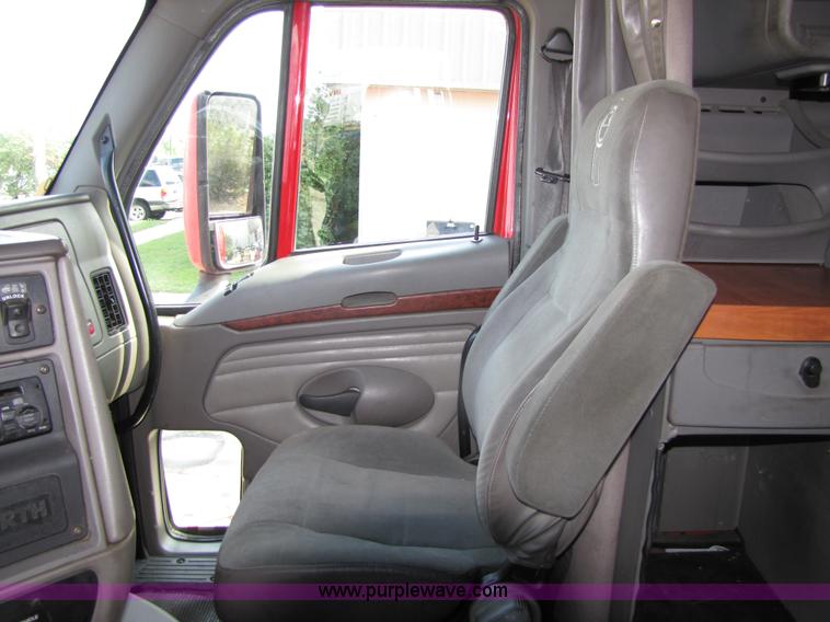 image for item 5054 2004 Kenworth T2000 semi truck