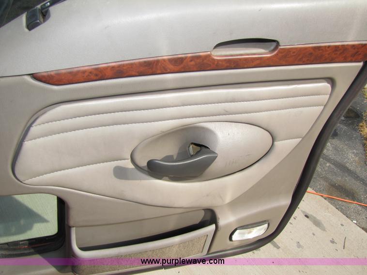 image for item 5054 2004 Kenworth T2000 semi truck