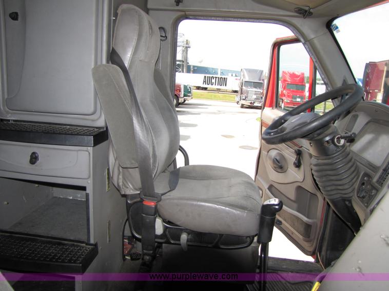 image for item 5054 2004 Kenworth T2000 semi truck