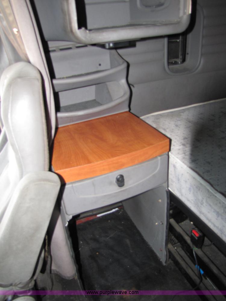 image for item 5054 2004 Kenworth T2000 semi truck