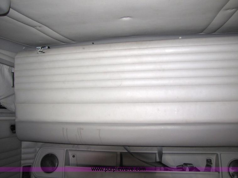 image for item 5054 2004 Kenworth T2000 semi truck