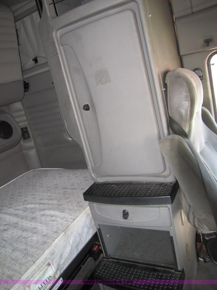 image for item 5054 2004 Kenworth T2000 semi truck