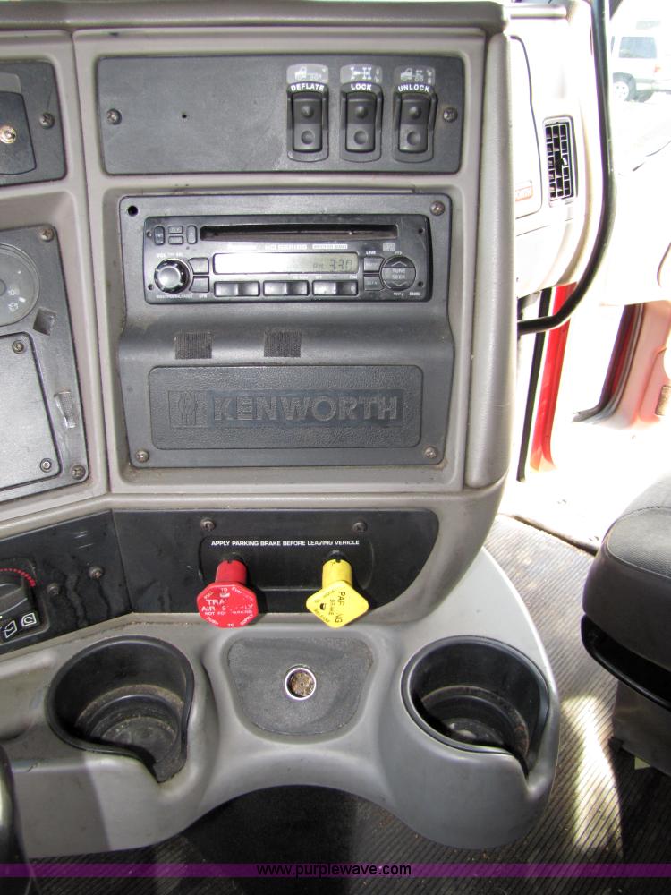 image for item 5054 2004 Kenworth T2000 semi truck