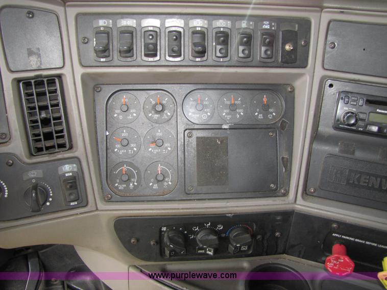 image for item 5054 2004 Kenworth T2000 semi truck