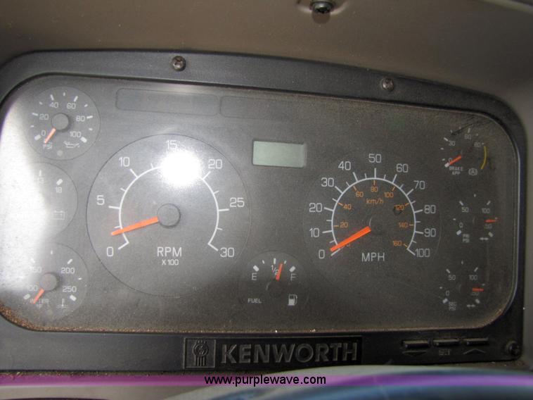 image for item 5054 2004 Kenworth T2000 semi truck