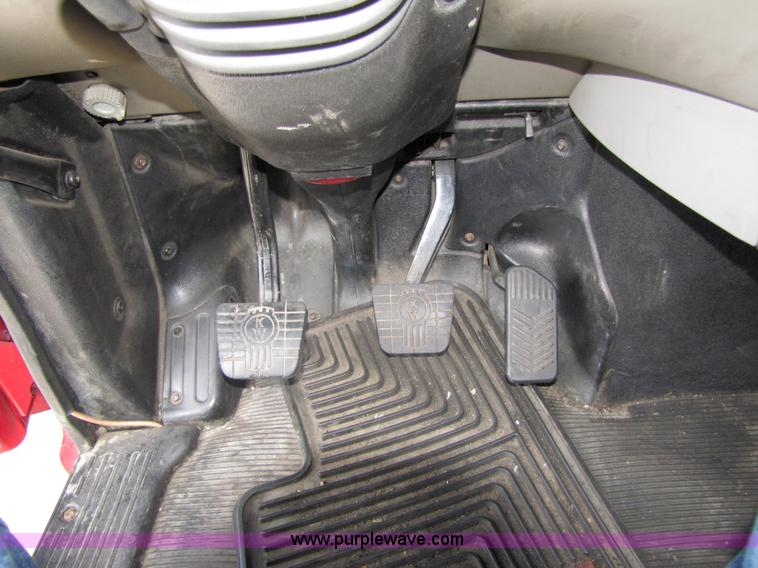 image for item 5054 2004 Kenworth T2000 semi truck