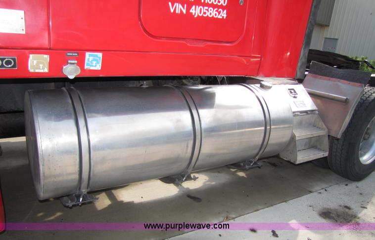 image for item 5054 2004 Kenworth T2000 semi truck