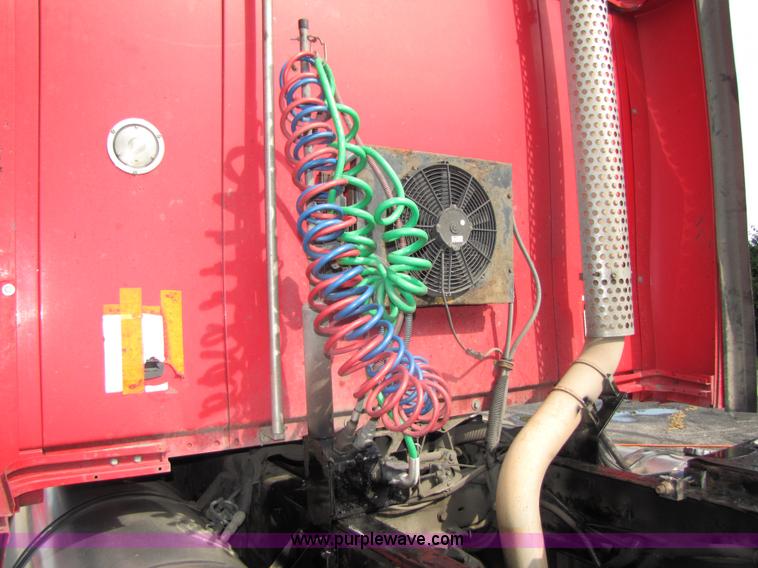 image for item 5054 2004 Kenworth T2000 semi truck