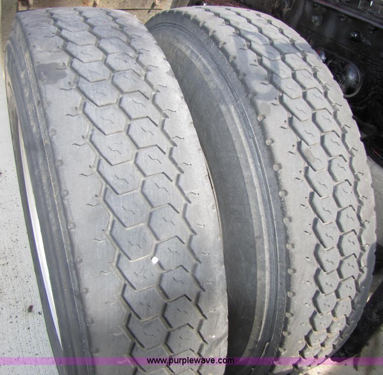 image for item 5054 2004 Kenworth T2000 semi truck