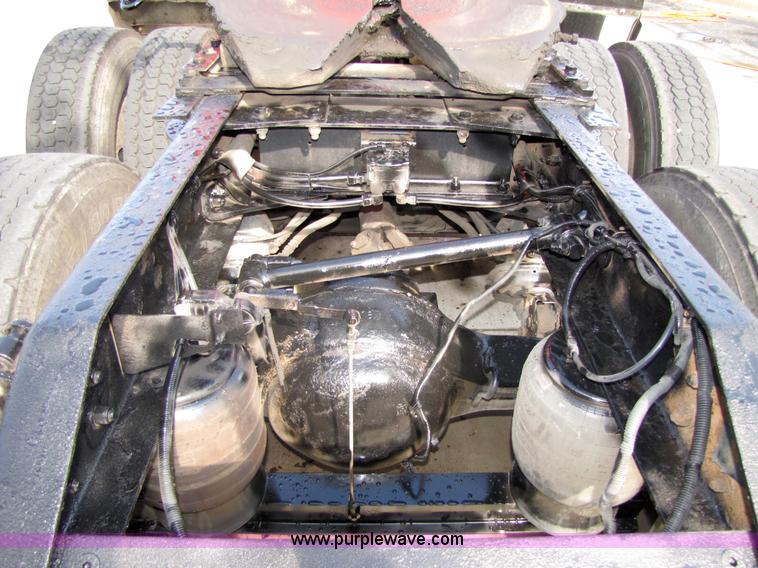 image for item 5054 2004 Kenworth T2000 semi truck