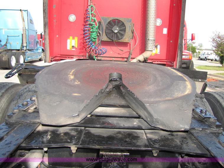 image for item 5054 2004 Kenworth T2000 semi truck