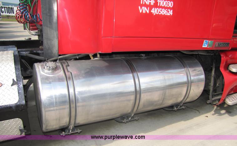 image for item 5054 2004 Kenworth T2000 semi truck