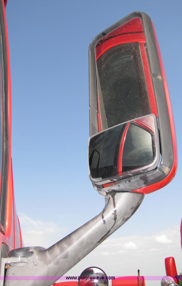 image for item 5054 2004 Kenworth T2000 semi truck