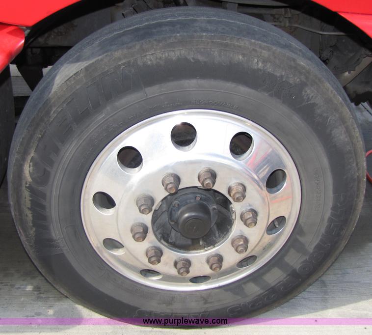 image for item 5054 2004 Kenworth T2000 semi truck