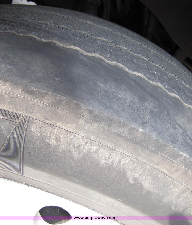 image for item 5054 2004 Kenworth T2000 semi truck