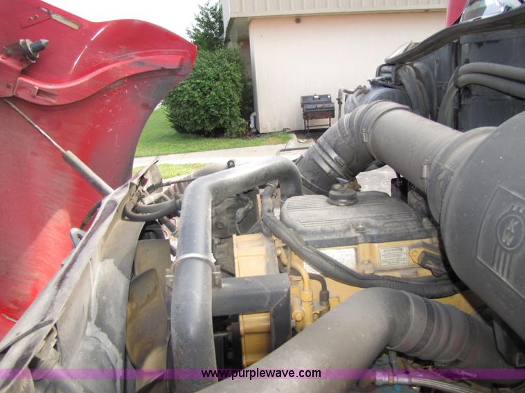 image for item 5054 2004 Kenworth T2000 semi truck