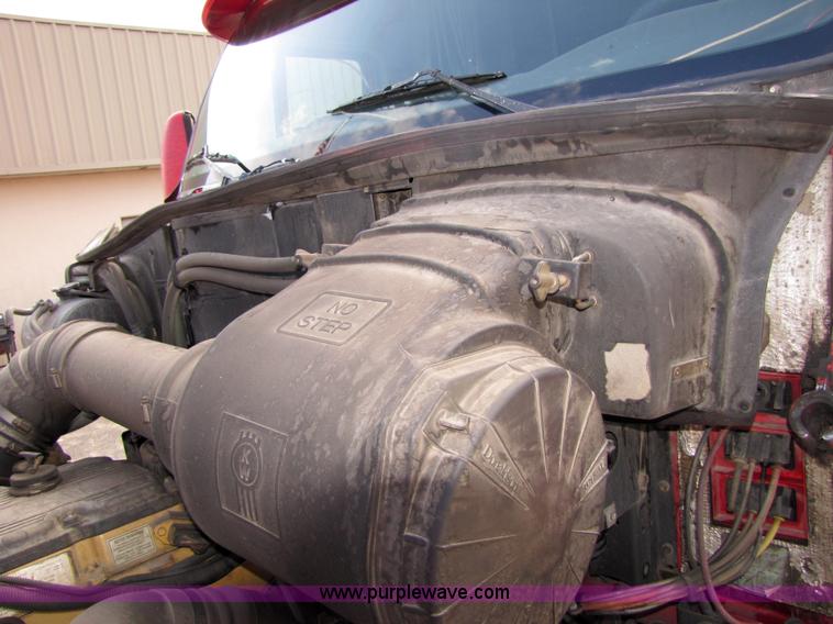 image for item 5054 2004 Kenworth T2000 semi truck