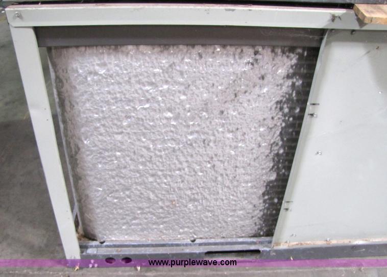 image for item 5071 1999 Trane Voyager cooling and heating unit