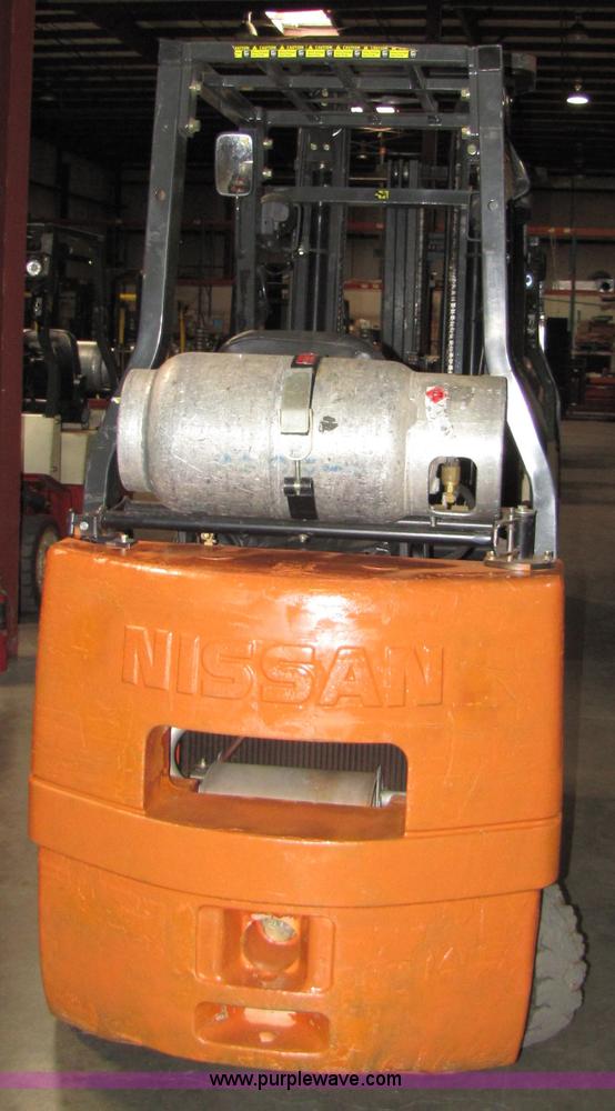 image for item 5072 2004 Nissan 50 forklift