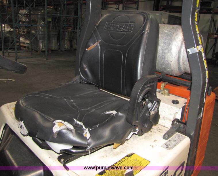 image for item 5072 2004 Nissan 50 forklift